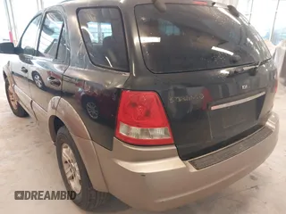 2005 Kia Sorento LX z VIN KNDJC733755447560, wystawiony jako IAAI lot #41724093 z przebiegiem 145 599 mil mil oraz . Historia ofert i sprzedaży dostępna na DreamBid. Obrazek 13.