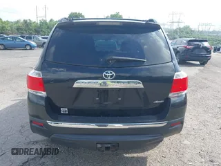 2013 Toyota Highlander Limited z VIN 5TDDK3EH4DS195650, wystawiony jako IAAI lot #42667439 z przebiegiem 136 105 mil mil oraz . Historia ofert i sprzedaży dostępna na DreamBid. Obrazek 17.