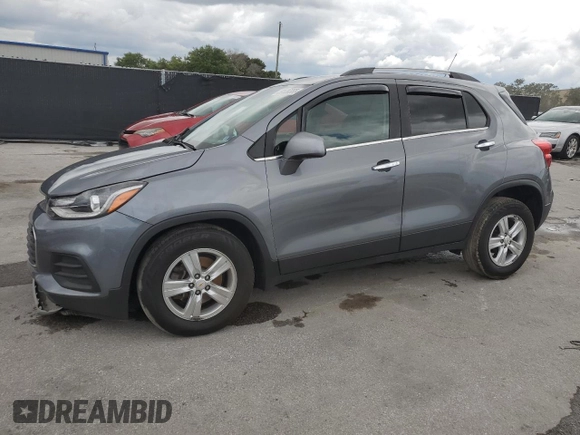 2019 Chevrolet Trax LT z VIN KL7CJLSB5KB739492, wystawiony jako Copart lot #59530355 z przebiegiem 114 493 mil mil oraz Nie do naprawy • Non repairable. Historia ofert i sprzedaży dostępna na DreamBid. Obrazek 1.