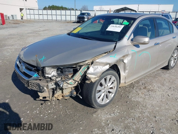 2013 Honda Accord Sdn EX-L with VIN 1HGCR2F82DA137163, listed as a IAAI auction lot 41636283 with 216,743 mi miles. Bid and sale history available at carsss.com. Image 6.