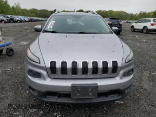 2015 Jeep Cherokee Latitude z VIN 1C4PJMCB0FW745742, wystawiony jako Copart lot #55798365 z przebiegiem 88 575 mil mil oraz Czysty tytuł • Clean title. Historia ofert i sprzedaży dostępna na DreamBid. Obrazek 5.