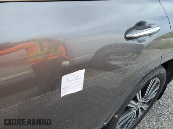 2023 Lexus LX 600 Luxury z VIN JTJGB7CX9P4029541, wystawiony jako Copart lot #73726264 z przebiegiem Nie podano mil oraz Nie do naprawy • Non repairable. Historia ofert i sprzedaży dostępna na DreamBid. Obrazek 13.