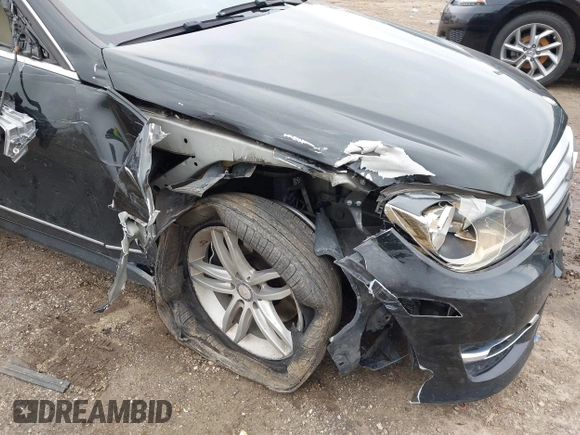 2013 Mercedes-Benz C 300 Sport с VIN WDDGF8AB9DR286014, выставлен на аукционе IAAI как лот 41878422 с пробегом 83 702 миль миль и . История ставок и продаж доступна на DreamBid. Изображение 6.