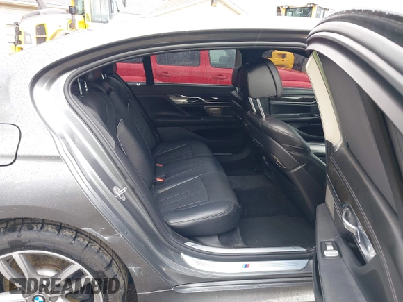 2016 BMW 7 Series 750i xDrive with VIN WBA7F2C53GG417997, listed as a IAAI auction lot 41926307 with 92,734 mi miles. Bid and sale history available at carsss.com. Image 8.