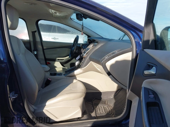 2012 Ford Focus SEL with VIN 1FAHP3M21CL145245, listed as a IAAI auction lot 41320151 with 85,630 mi miles. Bid and sale history available at carsss.com. Image 5.