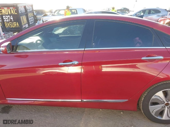 2013 Hyundai Sonata Hybrid Limited with VIN KMHEC4A48DA069570, listed as a IAAI auction lot 41709031 with 173,248 mi miles. Bid and sale history available at carsss.com. Image 14.