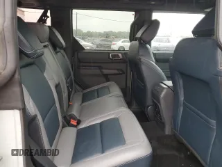 2024 Ford Bronco Outer Banks z VIN 1FMDE8BHXRLA92990, wystawiony jako Copart lot #56416545 z przebiegiem 4 366 mil mil oraz Szkoda całkowita • Salvage title. Historia ofert i sprzedaży dostępna na DreamBid. Obrazek 11.