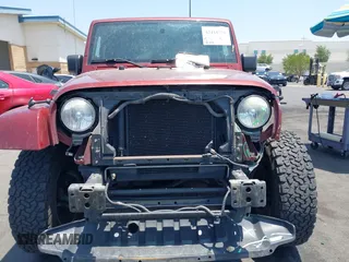 2010 Jeep Wrangler Sahara z VIN 1J4AA5D14AL125062, wystawiony jako IAAI lot #42418736 z przebiegiem 90 839 mil mil oraz . Historia ofert i sprzedaży dostępna na DreamBid. Obrazek 13.
