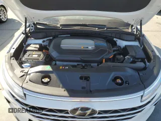 2021 Hyundai NEXO Limited z VIN KM8J84A61MU017049, wystawiony jako Copart lot #74327164 z przebiegiem 14 173 mil mil oraz Czysty tytuł • Clean title. Historia ofert i sprzedaży dostępna na DreamBid. Obrazek 12.