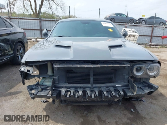 2018 Dodge Challenger SXT z VIN 2C3CDZAG9JH229506, wystawiony jako IAAI lot #41915902 z przebiegiem 145 486 mil mil oraz . Historia ofert i sprzedaży dostępna na DreamBid. Obrazek 13.