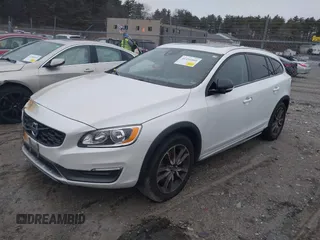 2016 Volvo V60 Cross Country T5 with VIN YV4612HK9G1008141, listed as a IAAI auction lot 41154960 with 1 mi miles. Bid and sale history available at carsss.com. Image 2.
