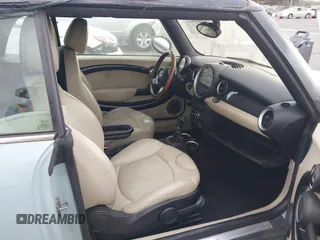 2013 MINI Convertible S с VIN WMWZP3C57DT551118, выставлен на аукционе IAAI как лот 41086617 с пробегом 108 049 миль миль и . История ставок и продаж доступна на DreamBid. Изображение 5.