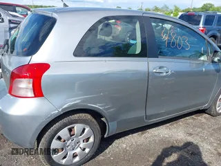 2007 Toyota Yaris z VIN JTDJT923975084145, wystawiony jako IAAI lot #42354803 z przebiegiem 85 121 mil mil oraz . Historia ofert i sprzedaży dostępna na DreamBid. Obrazek 6.