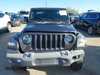 2018 Jeep Wrangler Unlimited Sport S z VIN 1C4HJXDG4JW132547, wystawiony jako IAAI lot #41838010 z przebiegiem 69 987 mil mil oraz . Historia ofert i sprzedaży dostępna na DreamBid. Obrazek 12.