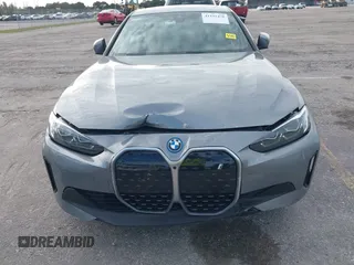 2024 BMW i4 eDrive35 z VIN WBY43AW00RFT13208, wystawiony jako IAAI lot #41191478 z przebiegiem 9 638 mil mil oraz . Historia ofert i sprzedaży dostępna na DreamBid. Obrazek 6.