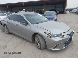 2020 Lexus ES 350 Luxury with VIN 58AEZ1B13LU054966, listed as a IAAI auction lot 41733820 with 61,983 mi miles and . Bid and sale history available at DreamBid. Image 1.