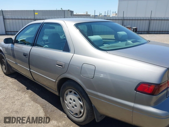 1998 Toyota Camry LE z VIN 4T1BG22K8WU216321, wystawiony jako IAAI lot #42316977 z przebiegiem 227 166 mil mil oraz . Historia ofert i sprzedaży dostępna na DreamBid. Obrazek 15.