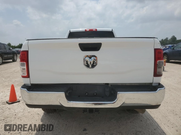 2021 Ram 2500 Tradesman z VIN 3C6UR4HJ7MG674067, wystawiony jako Copart lot #57475604 z przebiegiem 54 009 mil mil oraz Szkoda całkowita • Salvage title. Historia ofert i sprzedaży dostępna na DreamBid. Obrazek 6.