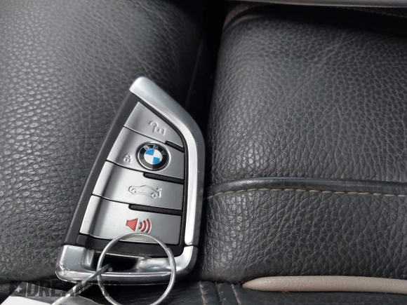 2019 BMW 5 Series M550i xDrive with VIN WBAJB9C56KB464957, listed as a IAAI auction lot 41729334 with Not provided miles and . Bid and sale history available at DreamBid. Image 11.