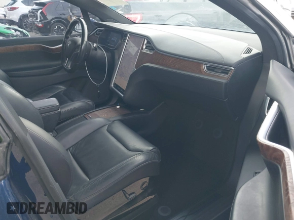 2016 Tesla Model X 70D z VIN 5YJXCBE29GF018794, wystawiony jako IAAI lot #42129574 z przebiegiem 51 814 mil mil oraz . Historia ofert i sprzedaży dostępna na DreamBid. Obrazek 5.
