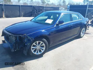 2015 Chrysler 300 Limited z VIN 2C3CCAAG7FH845569, wystawiony jako IAAI lot #41639729 z przebiegiem 196 672 mil mil oraz . Historia ofert i sprzedaży dostępna na DreamBid. Obrazek 18.