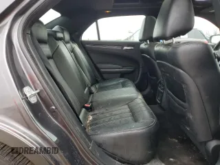 2018 Chrysler 300 S z VIN 2C3CCAGG9JH223216, wystawiony jako Copart lot #45919034 z przebiegiem 70 801 mil mil oraz Szkoda całkowita • Salvage title. Historia ofert i sprzedaży dostępna na DreamBid. Obrazek 10.
