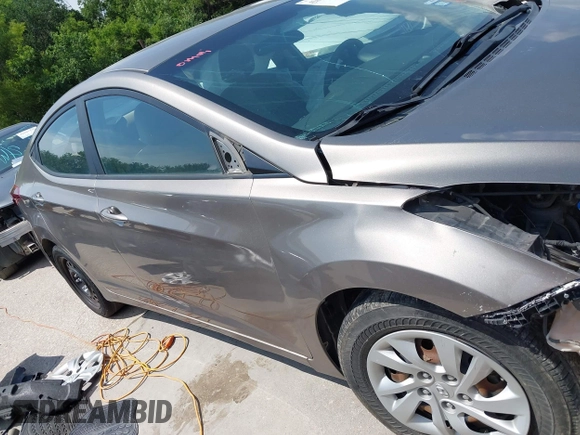 2016 Hyundai Elantra SE z VIN 5NPDH4AE9GH793064, wystawiony jako IAAI lot #42506773 z przebiegiem 112 082 mil mil oraz . Historia ofert i sprzedaży dostępna na DreamBid. Obrazek 14.