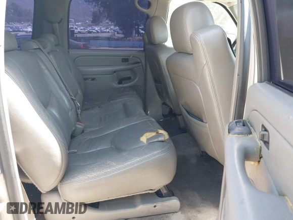 2004 Chevrolet Suburban LS with VIN 3GNEC16Z84G226272, listed as a IAAI auction lot 42603442 with 217,618 mi miles and . Bid and sale history available at DreamBid. Image 8.
