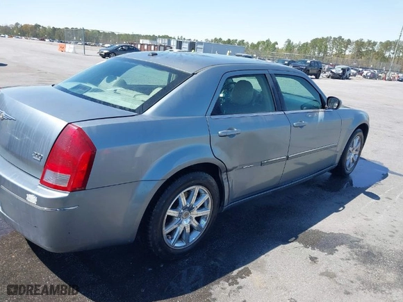 2006 Chrysler 300 Touring with VIN 2C3KA53G76H520880, listed as a IAAI auction lot 41864957 with 186,881 mi miles. Bid and sale history available at carsss.com. Image 4.