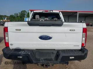 2017 Ford F-250 XLT z VIN 1FT7X2B6XHEE20192, wystawiony jako IAAI lot #42589586 z przebiegiem 132 332 mil mil oraz . Historia ofert i sprzedaży dostępna na DreamBid. Obrazek 16.
