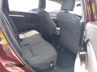 2019 Toyota Highlander LE z VIN 5TDZARFH5KS054593, wystawiony jako IAAI lot #41891885 z przebiegiem 131 351 mil mil oraz . Historia ofert i sprzedaży dostępna na DreamBid. Obrazek 8.