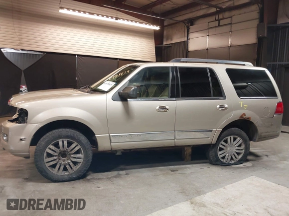 2007 Lincoln Navigator с VIN 5LMFU28587LJ15408, выставлен на аукционе IAAI как лот 41978829 с пробегом 220 032 миль миль и . История ставок и продаж доступна на DreamBid. Изображение 15.