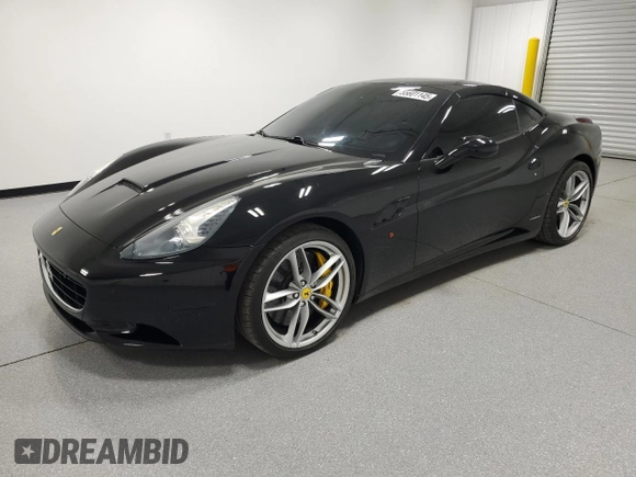 2010 Ferrari California z VIN ZFF65LJA9A0172003, wystawiony jako Copart lot #55601145 z przebiegiem 11 247 mil mil oraz Tytuł czysty. Historia ofert i sprzedaży dostępna na DreamBid. Obrazek 1.