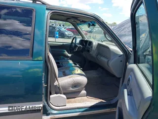 1997 GMC Suburban with VIN 1GKFK16R6VJ706590, listed as a IAAI auction lot 42194855 with 155,680 mi miles and . Bid and sale history available at DreamBid. Image 5.