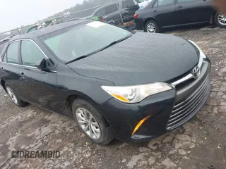 2015 Toyota Camry XLE z VIN 4T1BF1FK5FU105278, wystawiony jako IAAI lot #42341260 z przebiegiem 262 593 mil mil oraz . Historia ofert i sprzedaży dostępna na DreamBid. Obrazek 1.