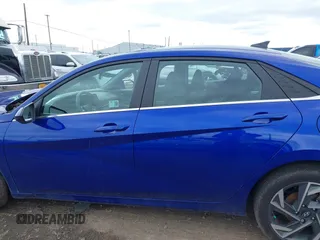 2024 Hyundai Elantra SEL z VIN KMHLS4DG2RU750734, wystawiony jako IAAI lot #42266873 z przebiegiem 6 255 mil mil oraz . Historia ofert i sprzedaży dostępna na DreamBid. Obrazek 14.