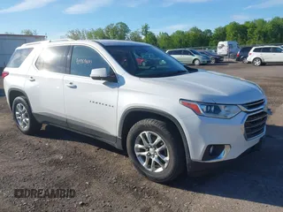 2018 Chevrolet Traverse LT Cloth z VIN 1GNEVGKW7JJ184101, wystawiony jako IAAI lot #42264641 z przebiegiem 103 562 mil mil oraz . Historia ofert i sprzedaży dostępna na DreamBid. Obrazek 1.