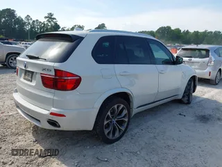 2011 BMW X5 35i z VIN 5UXZV4C53BL401467, wystawiony jako IAAI lot #42176243 z przebiegiem 121 344 mil mil oraz . Historia ofert i sprzedaży dostępna na DreamBid. Obrazek 4.