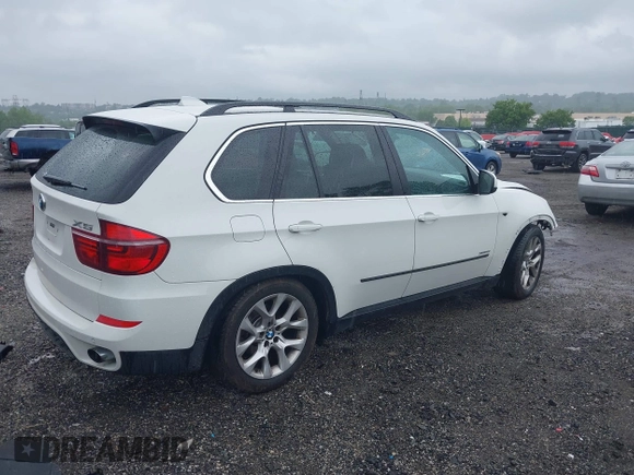 2013 BMW X5 xDrive35i z VIN 5UXZV4C53D0E14968, wystawiony jako IAAI lot #42253469 z przebiegiem 53 562 mil mil oraz . Historia ofert i sprzedaży dostępna na DreamBid. Obrazek 4.