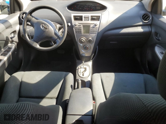 2009 Toyota Yaris z VIN JTDBT903891317448, wystawiony jako Copart lot #56153315 z przebiegiem 209 441 mil mil oraz Szkoda całkowita • Salvage title. Historia ofert i sprzedaży dostępna na DreamBid. Obrazek 8.