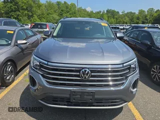 2024 Volkswagen Atlas SE с VIN 1V2HR2CAXRC566069, выставлен на аукционе IAAI как лот 42852810 с пробегом 20 626 миль миль и . История ставок и продаж доступна на DreamBid. Изображение 6.