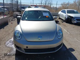 2013 Volkswagen Beetle с VIN 3VWHX7AT0DM663696, выставлен на аукционе IAAI как лот 41485832 с пробегом 111 465 миль миль и . История ставок и продаж доступна на DreamBid. Изображение 12.