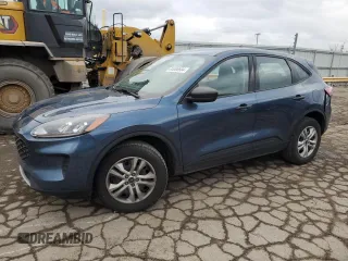 2020 Ford Escape S z VIN 1FMCU9F6XLUC06825, wystawiony jako Copart lot #84080684 z przebiegiem 135 494 mil mil oraz Szkoda całkowita • Salvage title. Historia ofert i sprzedaży dostępna na DreamBid. Obrazek 1.