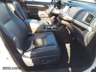 2019 Toyota Highlander SE with VIN 5TDJZRFH0KS571466, listed as a IAAI auction lot 41822970 with 57,639 mi miles. Bid and sale history available at carsss.com. Image 5.