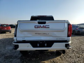 2023 GMC Sierra 3500HD Denali z VIN 1GT49WEY8PF212872, wystawiony jako Copart lot #82487884 z przebiegiem 24 109 mil mil oraz Szkoda całkowita • Salvage title. Historia ofert i sprzedaży dostępna na DreamBid. Obrazek 6.