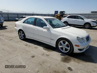 2005 Mercedes-Benz C 320 с VIN WDBRF64J35F573425, выставлен на аукционе Copart как лот 60815455 с пробегом 116 054 миль миль и Списание • Salvage title. История ставок и продаж доступна на DreamBid. Изображение 4.