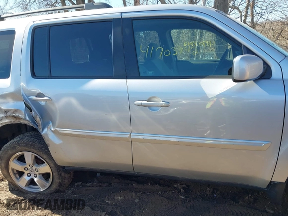 2009 Honda Pilot EX with VIN 5FNYF48479B002570, listed as a IAAI auction lot 41703942 with 146,405 mi miles. Bid and sale history available at carsss.com. Image 13.