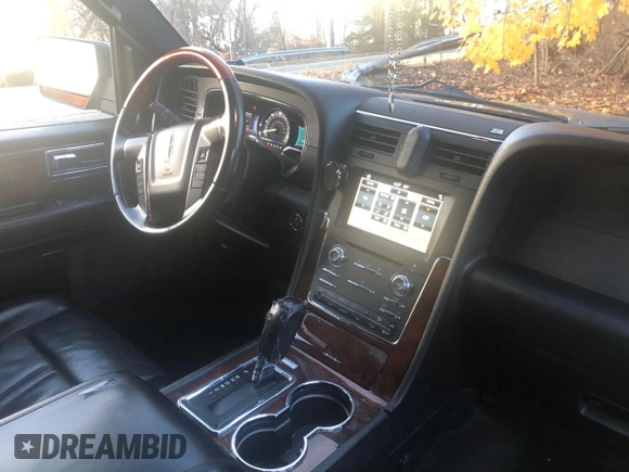2017 Lincoln Navigator Select z VIN 5LMJJ3JT7HEL07796, wystawiony jako Copart lot #83120394 z przebiegiem 371 679 mil mil oraz Czysty tytuł • Clean title. Historia ofert i sprzedaży dostępna na DreamBid. Obrazek 9.