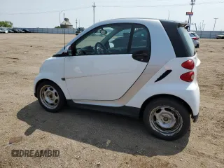 2014 Smart fortwo Pure z VIN WMEEJ3BA5EK779399, wystawiony jako Copart lot #59279785 z przebiegiem 117 204 mil mil oraz Tytuł czysty. Historia ofert i sprzedaży dostępna na DreamBid. Obrazek 2.