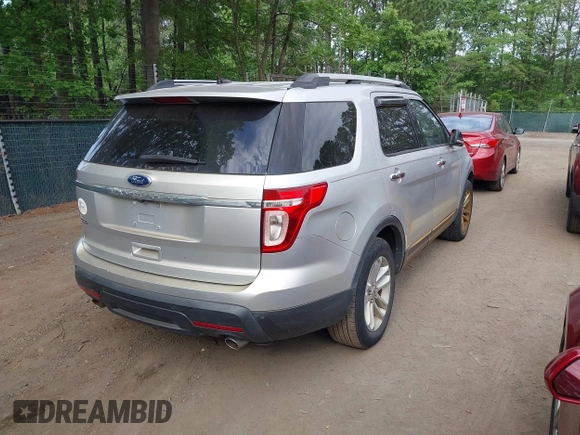 2011 Ford Explorer XLT with VIN 1FMHK7D88BGA71359, listed as a IAAI auction lot 42162122 with 171,530 mi miles and . Bid and sale history available at carsss.com. Image 4.